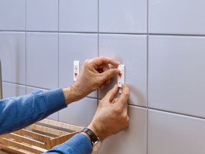 Tesa Nastavitelný nalepovací hřebík