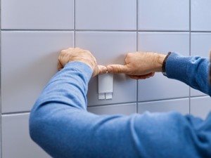 Tesa Nalepovací hřebík na dlaždice a kov