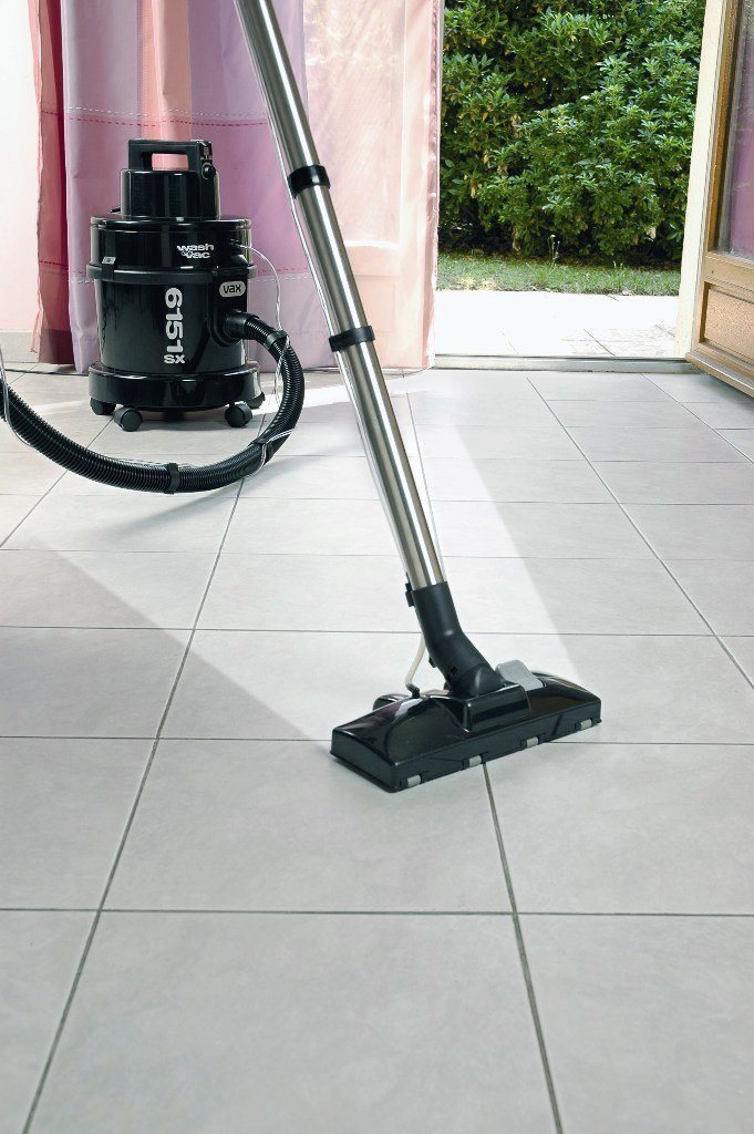 VAX 6151SX je multifunkční vysavač k mokrému vysávání tvrdých podlah, koberců nebo čalounění
