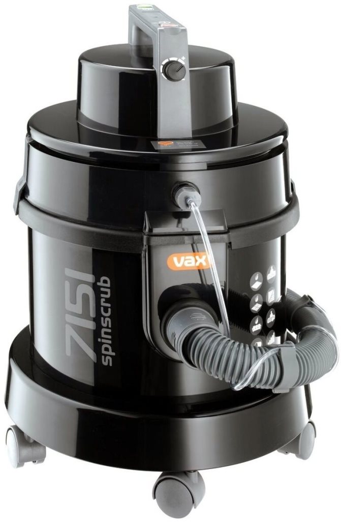 Kromě zásobníku na čistou a špinavou vodu disponuje VAX 7151 také tradičním sáčkem