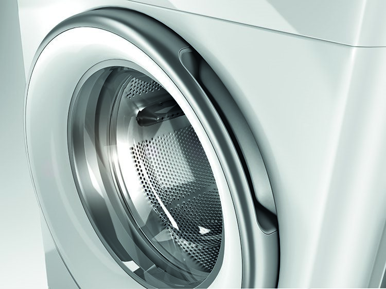 Dlouhodobě úsporný provoz Pračka WHIRLPOOL FWG71284W EU
