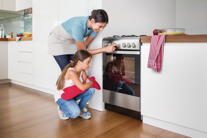 Sporák INDESIT IS5V4PHW/E