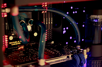 Water cooling Výrazně přetaktované PC potřebuje vodní chlazení