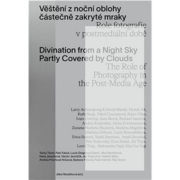 

Věštění z noční oblohy částečně zakryté mraky: Role fotografie v postmediální době