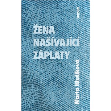 

Žena našívající záplaty