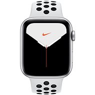Apple Watch Nike Series 5 44mm Stříbrný hliník s platinovým/černým sportovním řemínkem Nike - Chytré hodinky