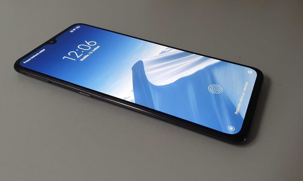 Xiaomi Mi 9, recenze, displej