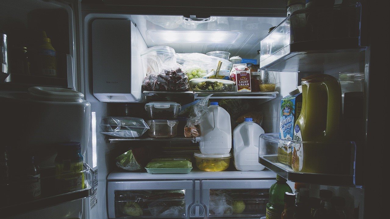 Proč lednice praská?