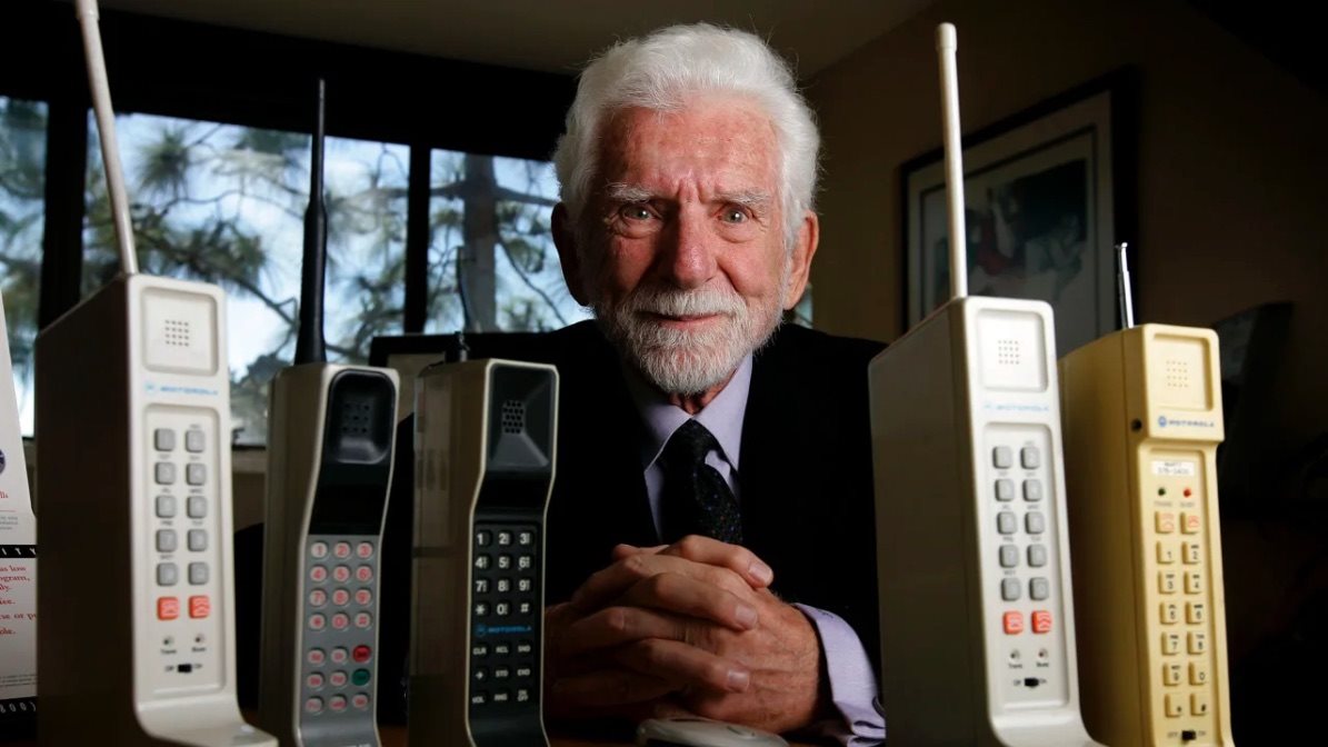 50 Jahre Mobiltelefone, Martin Cooper mit den ersten Mobiltelefonen