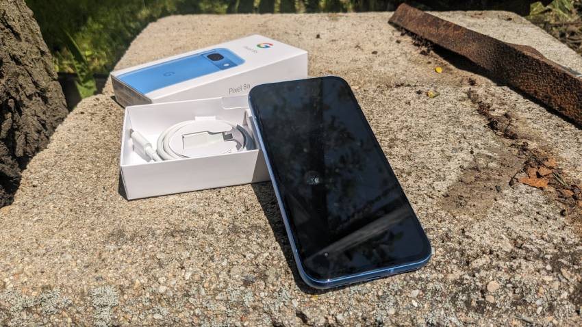 Google Pixel 8a, recenze, balení