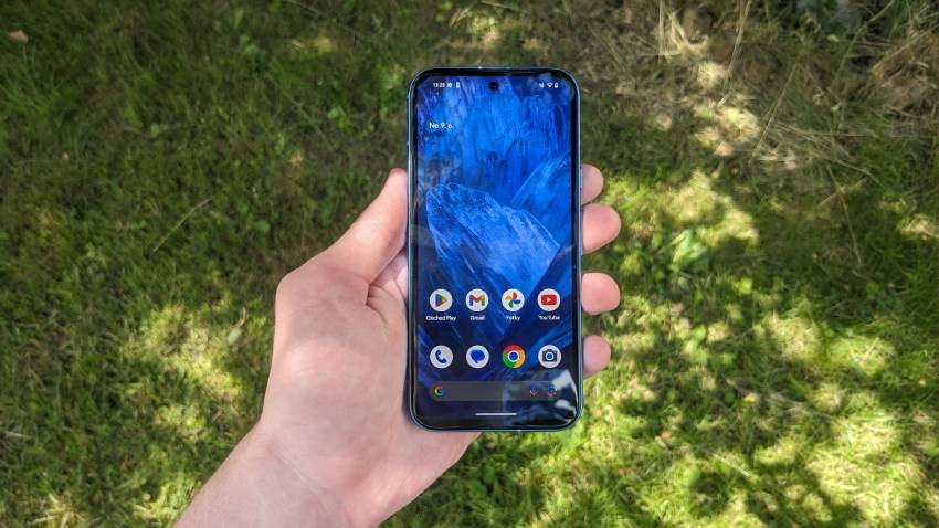 Google Pixel 8a, recenze, displej