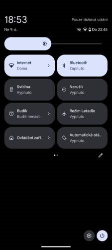 Google Pixel 8a, recenze, systém, horní lišta