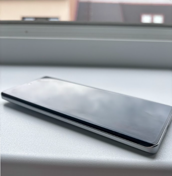 Google Pixel 8a, recenzia, displej