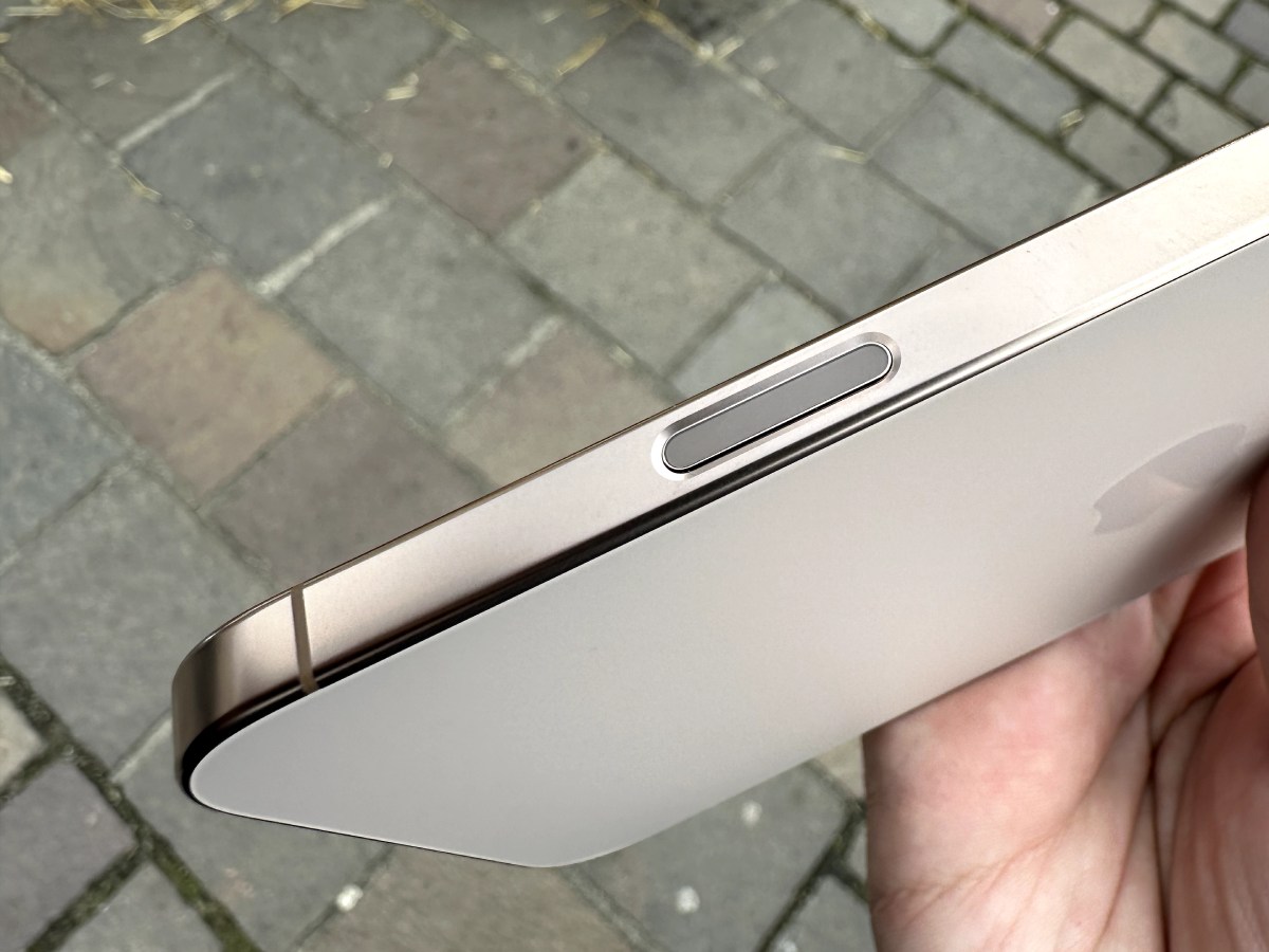 iPhone 16 Pro Max, spoušť