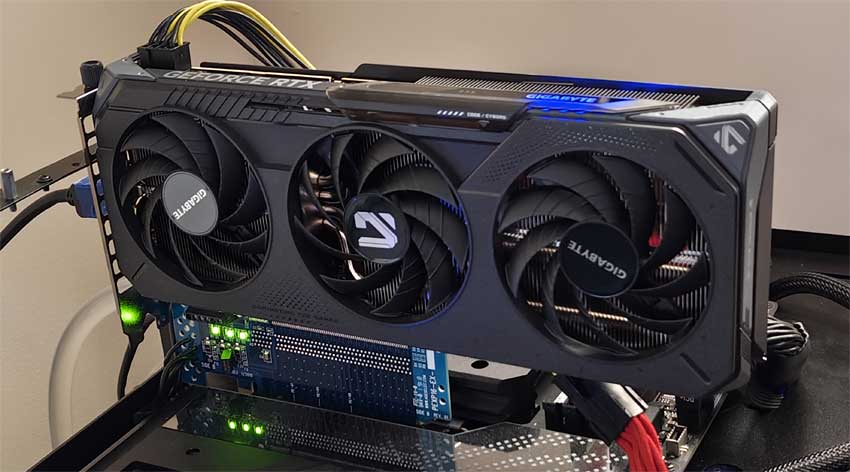 Gigabyte RTX 5060 GAMING OC 8G; Alza.cz