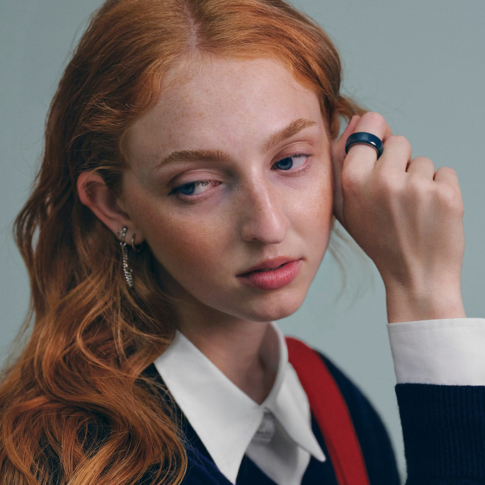 Oura Ring 4 Ceramic Midnight