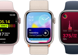 Pohled zepředu na patery Apple Watch na ukázku toho, že v přepracovaném watchOS 10 je vidět víc informací najednou.