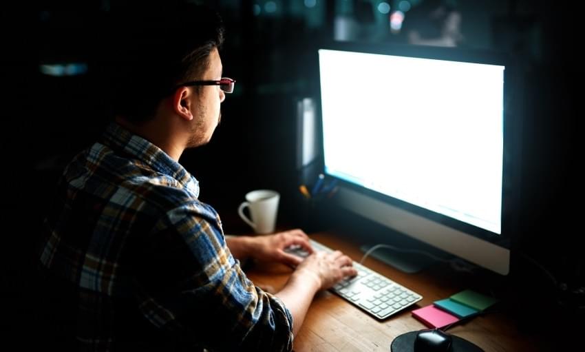Flicker-free und Blaulichtfilter - So schützen Sie Ihre Gesundheit bei der Arbeit am PC