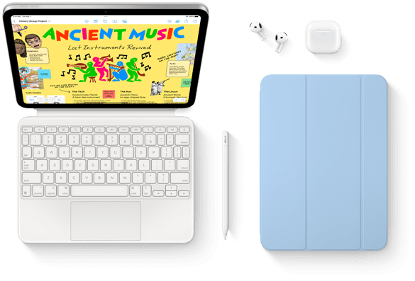 iPad pripnutý k Magic Keyboard Foliu, Apple Pencil, AirPody a Smart Folio