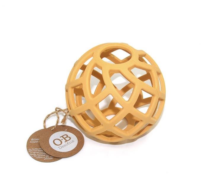 OB Designs Eco-Friendly hryzavá lopta Turmeric Hryzátko