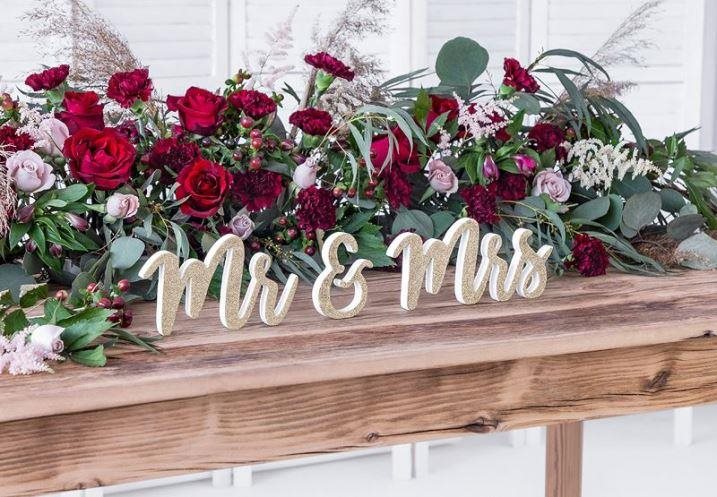 Drevený nápis "Mr & Mrs" – Pán a Pani – zlatý, 50 × 10 cm Párty...