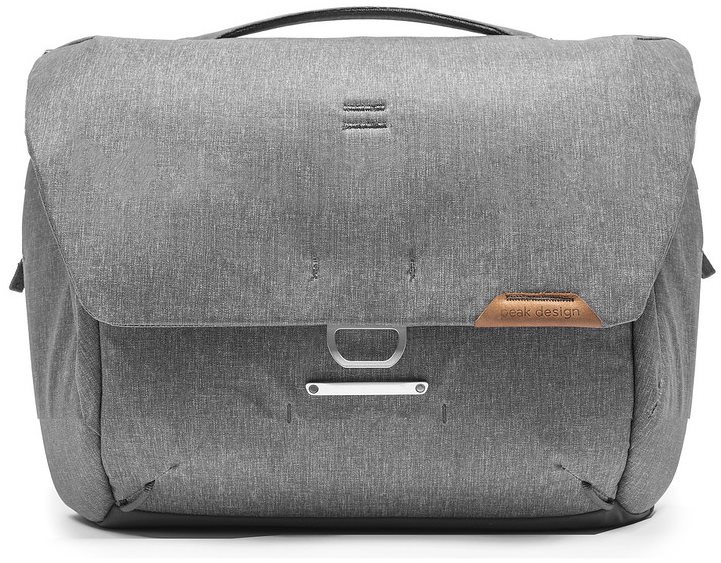 Peak Design Everyday Messenger 13L v2, hamuszürke Fotós táska