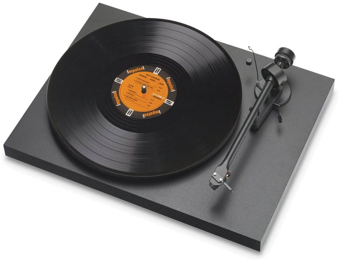 Pro-Ject Debut III + OM5E DC - fekete Lemezjátszó
