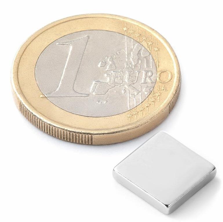 SOLLAU neodymový silný hranol 10 × 10 × 2 mm – balenie 10 ks Magnet