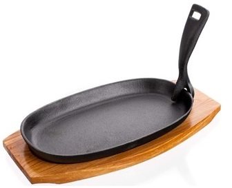BANQUET cast iron pan on wooden board A06299 Pan