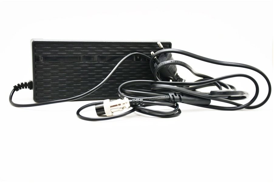Nabíječka baterií pro elektrokoloběžku BLUETOUCH BT800