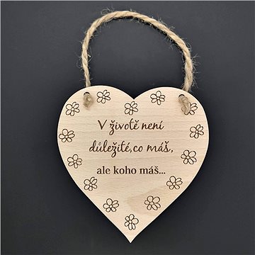 AMADEA Dřevěné srdce s nápisem V životě není důležité, co máš, ale..., masivní dřevo, 16 x 15 cm (39213-00)