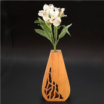 AMADEA Dřevěná váza ve tvaru oblého trojúhelníku s prořezaným motivem, masivní dřevo, výška 23 cm (26324-00)