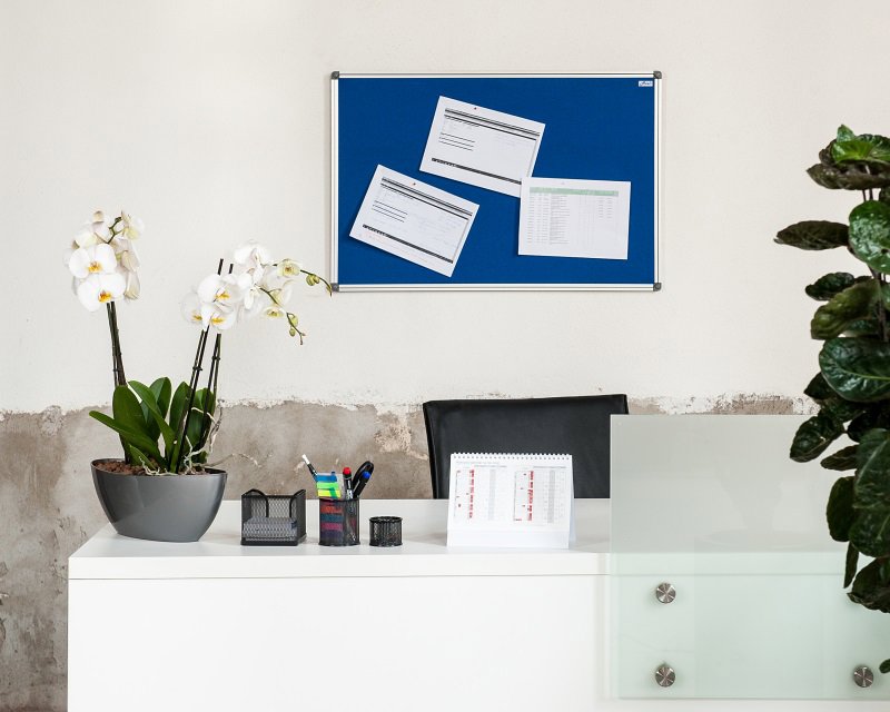 AVELI nástěnka 90 x 120 cm modrá s hliníkovým rámem