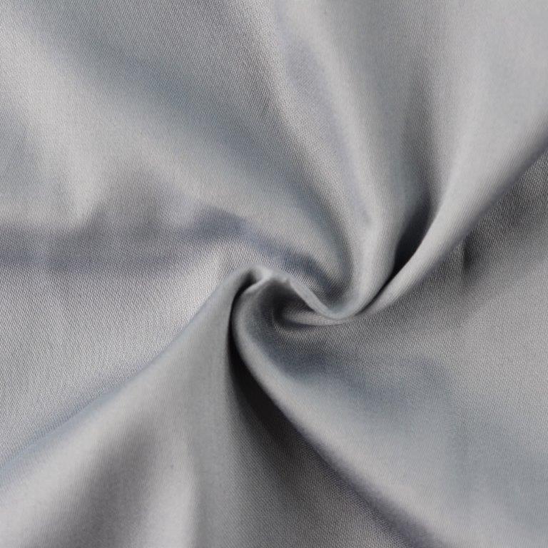 Brotex Světle šedé saténové prostěradlo 240 × 230 plachta bez gumy
