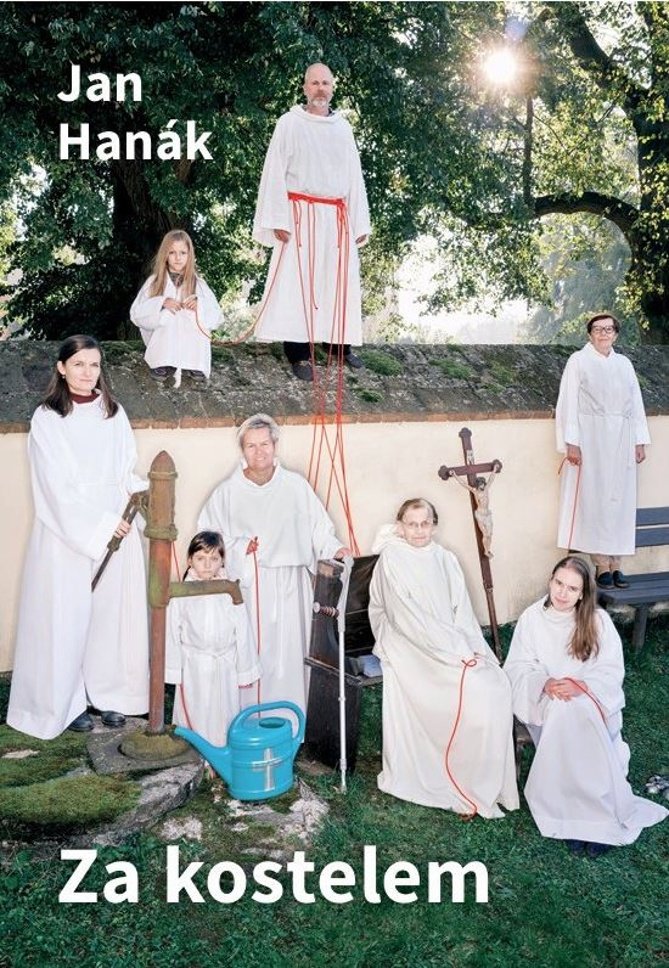 Za kostelem: Když kněz vyjde za umlčeným hlasem žen