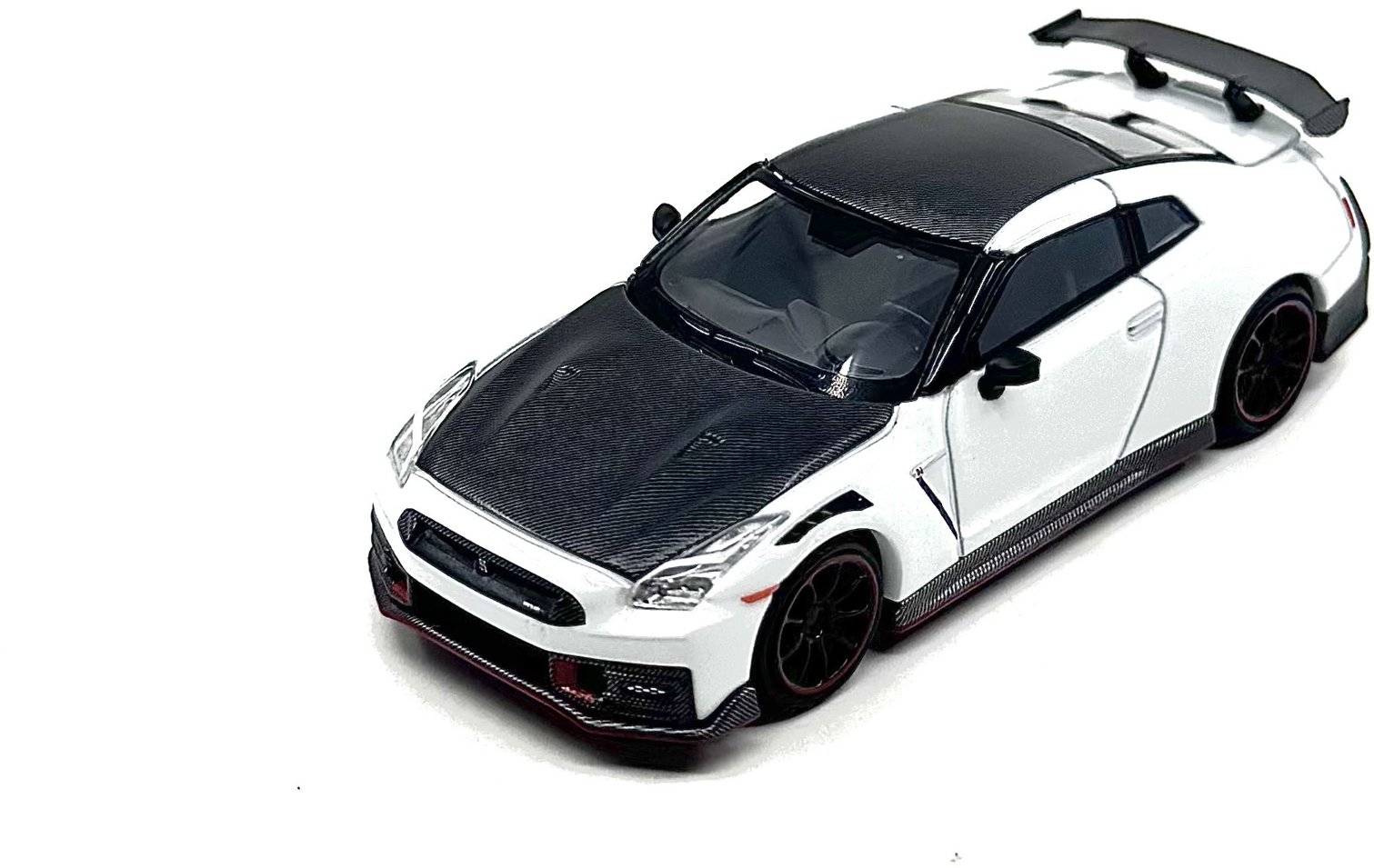 Mini GT Nissan GTR (35) NISMO 2024 - blister, bílá metalická 1:64