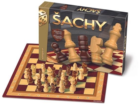 Šachy dřevěné figurky společenská hra