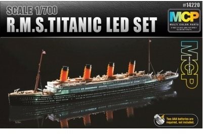 Model Kit loď 14220 - R.M.S. TITANIC + LED SET MCP