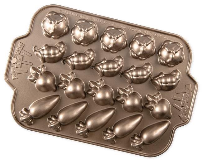 NORDIC WARE Kovový plát 20 formiček zahradní zeleniny