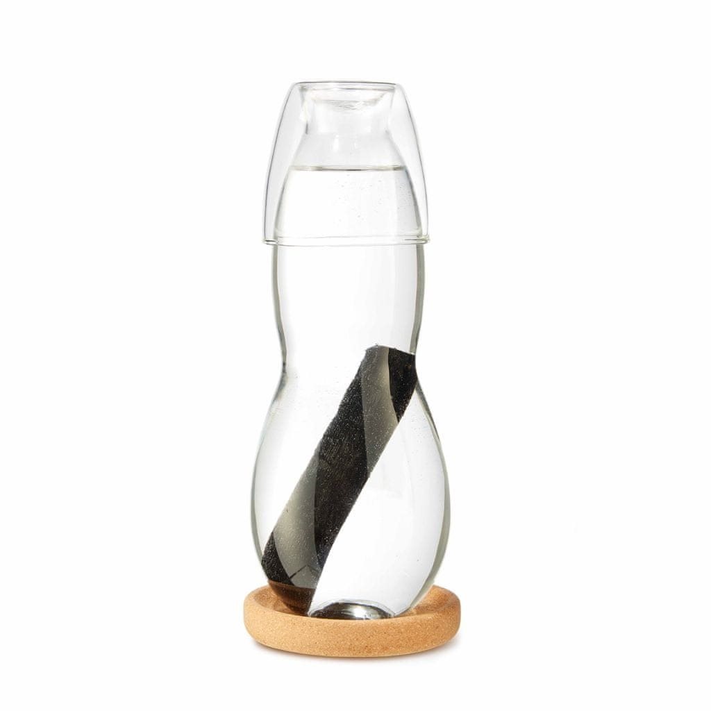 BLACK+BLUM Karafa na vodu s binchotanem a pohárkem Eau Good, 800ml