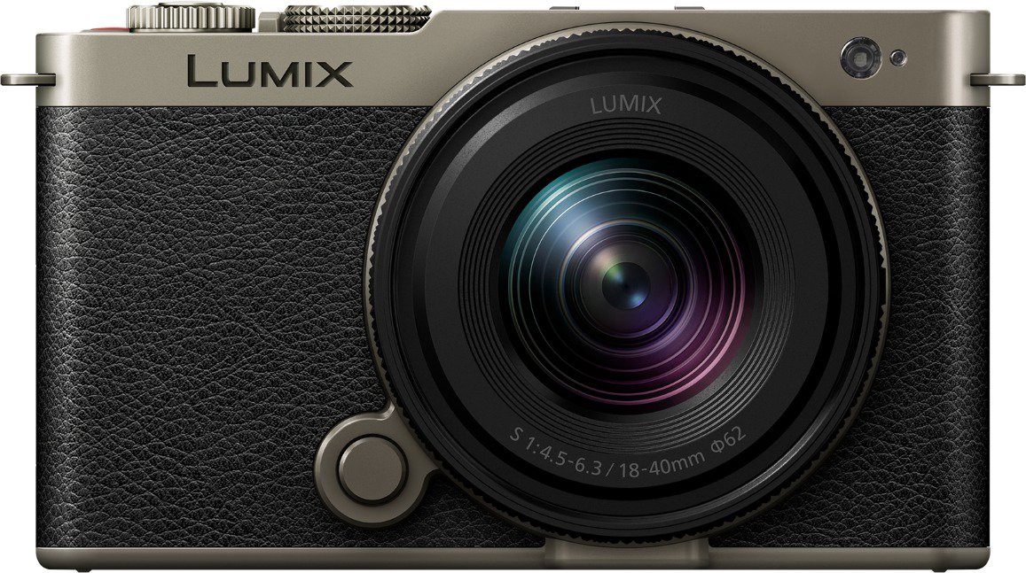 Panasonic Lumix DC-S9 + Lumix S 18-40 mm f/4,5-6,3 titanový