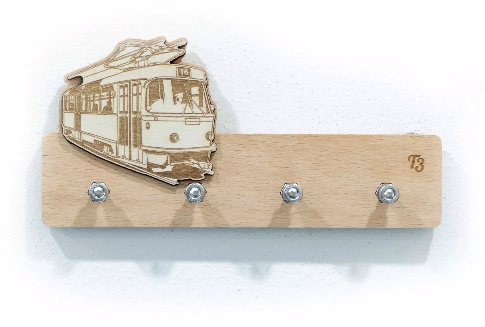 ŠN Designový dřevěný věšák na klíče Tramvaj T3