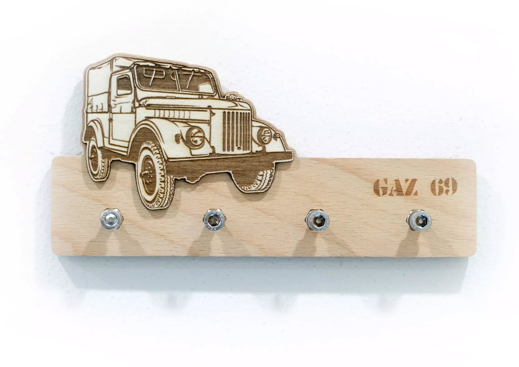 ŠN Designový dřevěný věšák na klíče GAZ 69