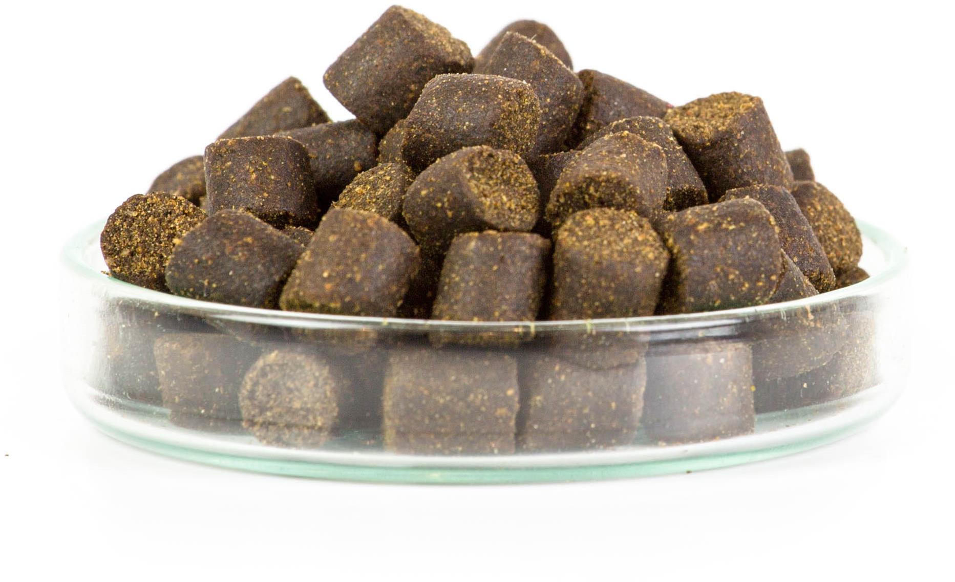 Mikbaits Pelety Combo Pstruží granule 2,5 kg, 8 mm + lososový olej 100 ml