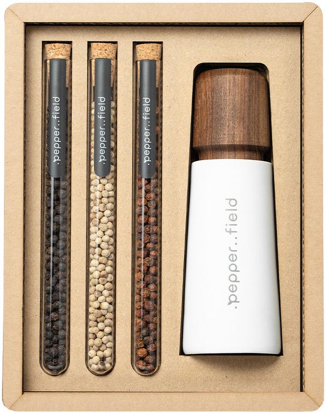.pepper..field Bílý porcelánový mlýnek se sadou zkumavek s Kampotským pepřem 3 × 10 g