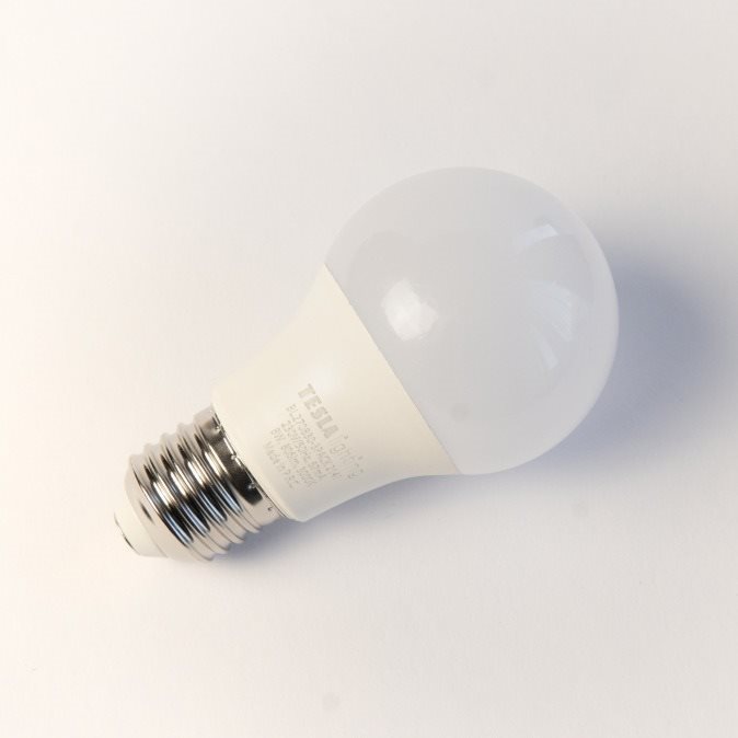 Tesla - LED žárovka BULB E27, 8W, 230V, 806lm, 25 000h, 3000K teplá bílá, 220st 5ks v balení